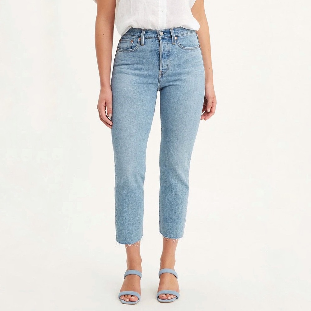 BNWT LEVI’S Wedgie Straight (24)